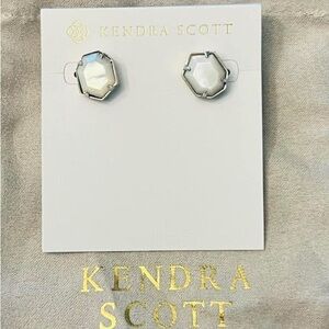 Kendra Scott Taylor MOP Studs - NWT